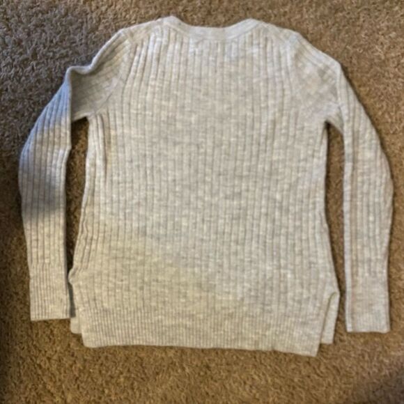 Old Navy light gray sweater size S - Picture 3 of 4